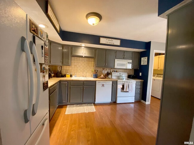 Foto del edificio - 619 S Surrey Ln