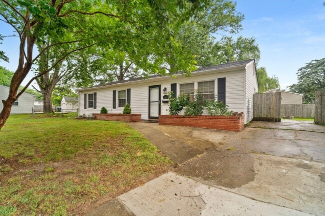 Building Photo - Newport News Rancher 3 BR 2 BA Culd-de-sac
