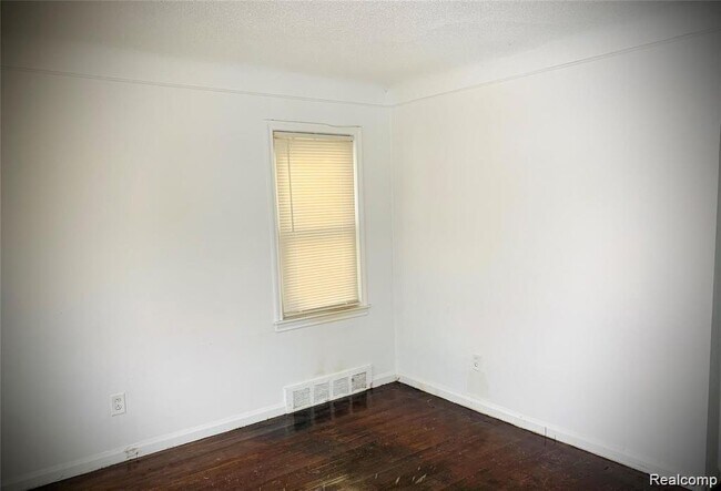 Building Photo - 15910 W Parkway St