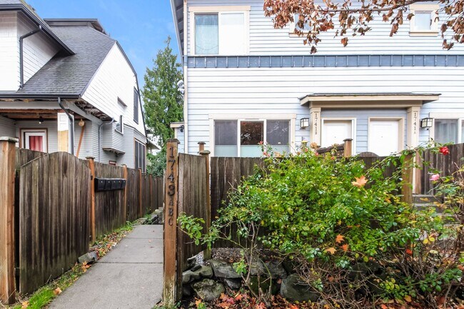 Foto del edificio - 3Bd Townhouse