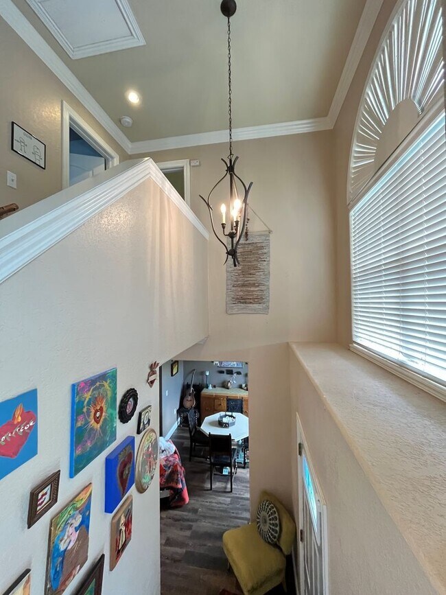 Foto del edificio - 3 bedroom 2 bath custom home, 2 car garage...