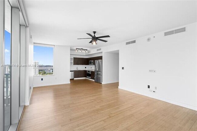 Foto del edificio - 90 SW 3rd St