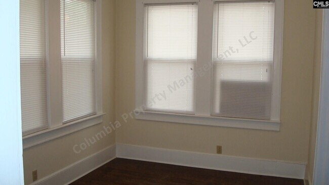 Building Photo - 3323 Rosewood Dr