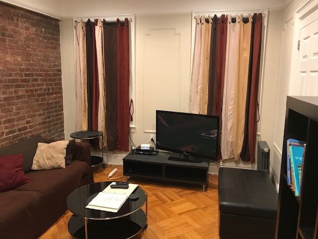 Foto del edificio - 76 Romaine Ave
