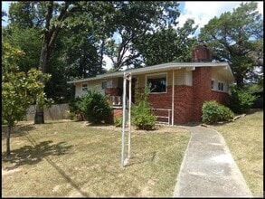 Building Photo - 2800 S University Ave