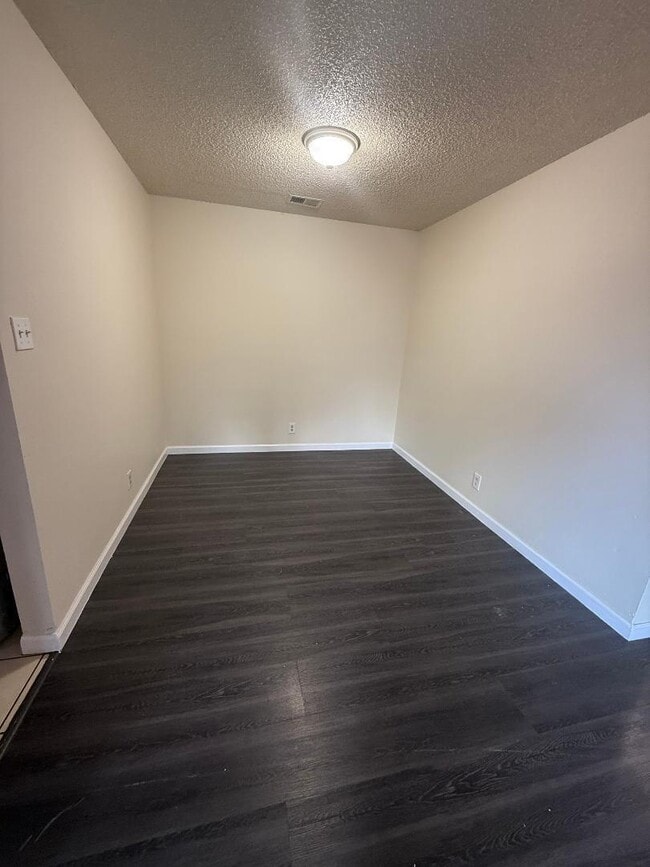 Building Photo - 2112 Banyan Way