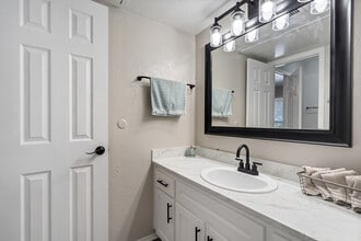 Building Photo - Regal Court Apartments