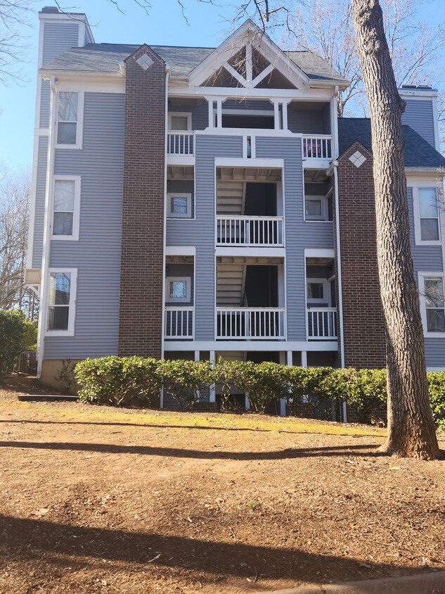 Primary Photo - 1 Bedroom Condo in Eastover