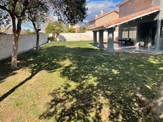 Foto del edificio - 5719 Clay Ridge