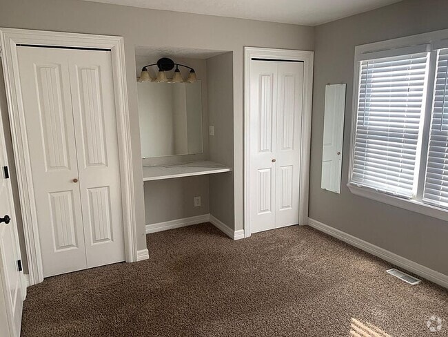 Building Photo - 3720 W Meadow Dr