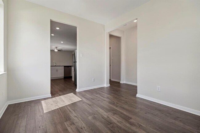 Building Photo - 16448 Blossom Grv Dr