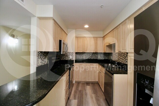 Foto del edificio - 1005 E 8th St