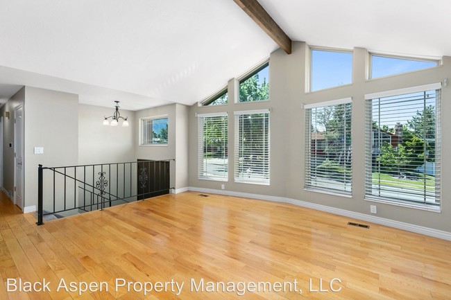 Foto del edificio - 1367 Indian Ridge Cir
