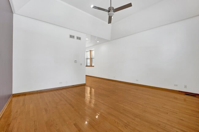 Foto del edificio - 2859 S Lowe Ave