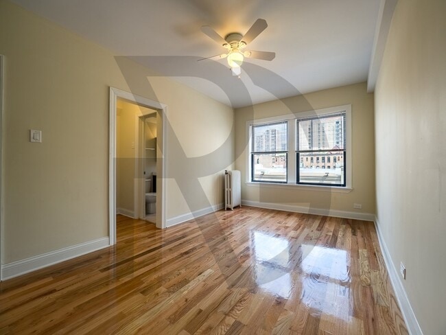 Building Photo - Great location - studio in the Gold Coast