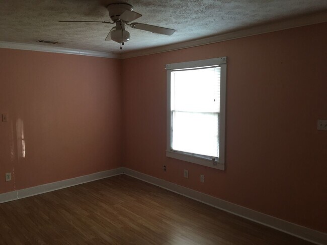 Building Photo - Single Family Home with large fenced back yard