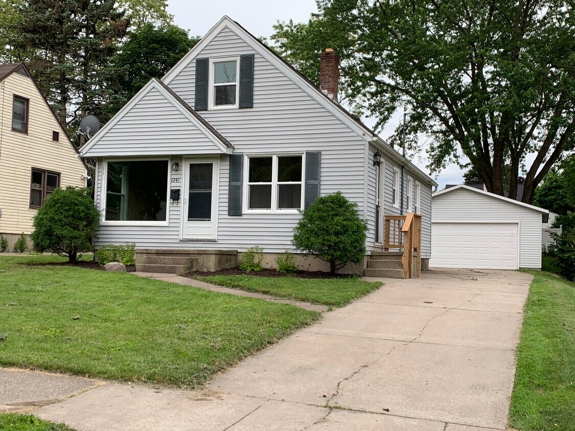Primary Photo - 1241 Burke Ave NE