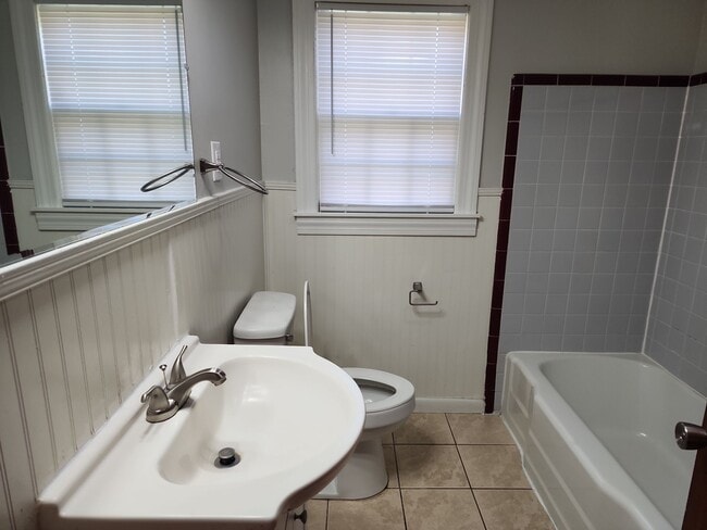 Building Photo - 18 Montclair Dr