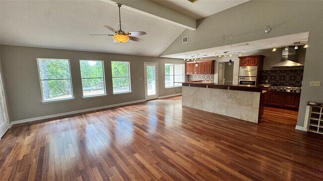 Building Photo - 126 Riverside Ln