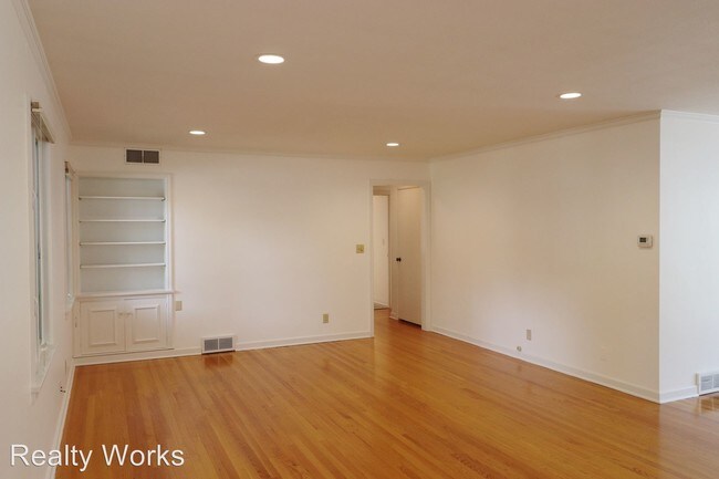 Building Photo - 3802 Pace Blvd