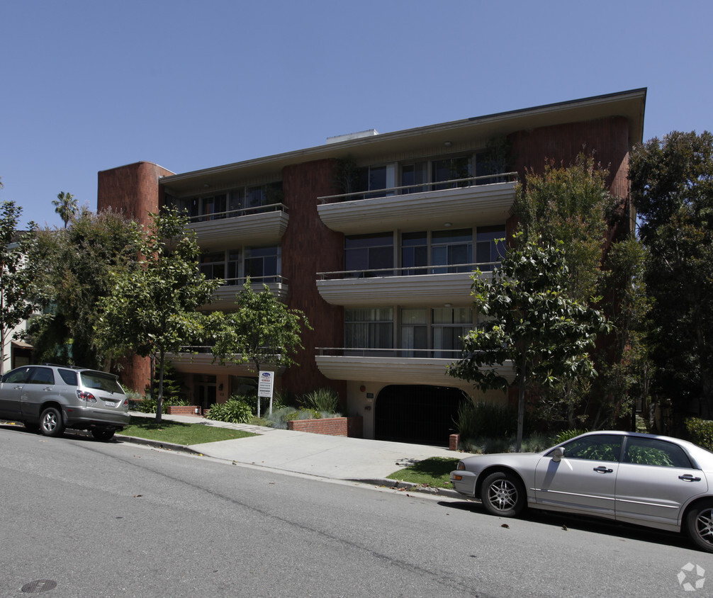 Primary Photo - Gretna Green Apts