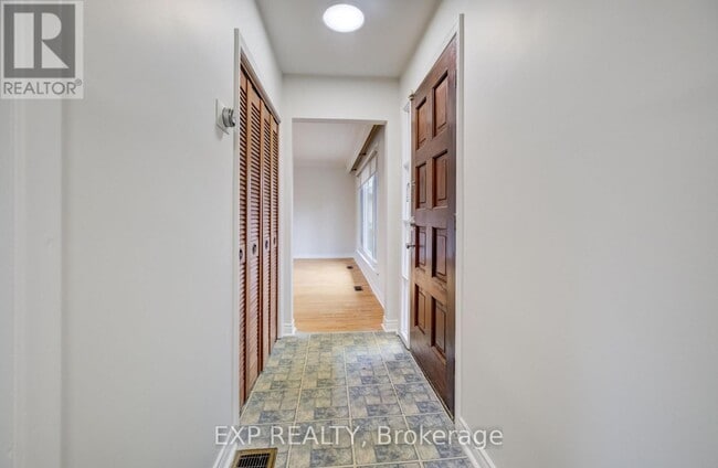 Building Photo - 542 Trudale Ct