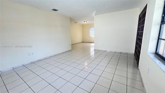 Foto del edificio - 2820 SW 25th St
