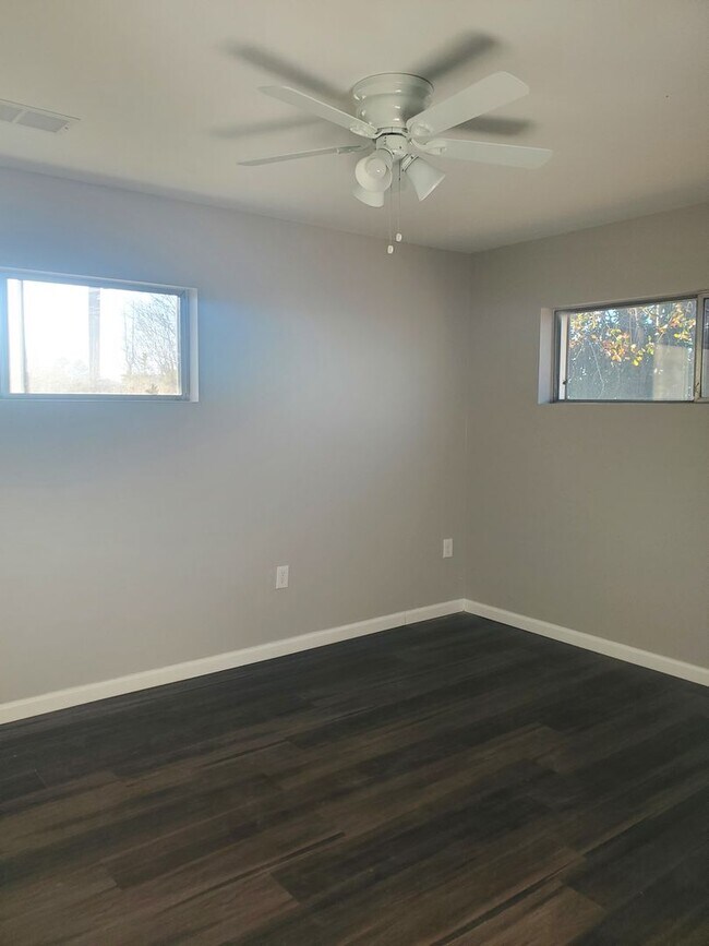 Foto del edificio - 419 Airport Rd