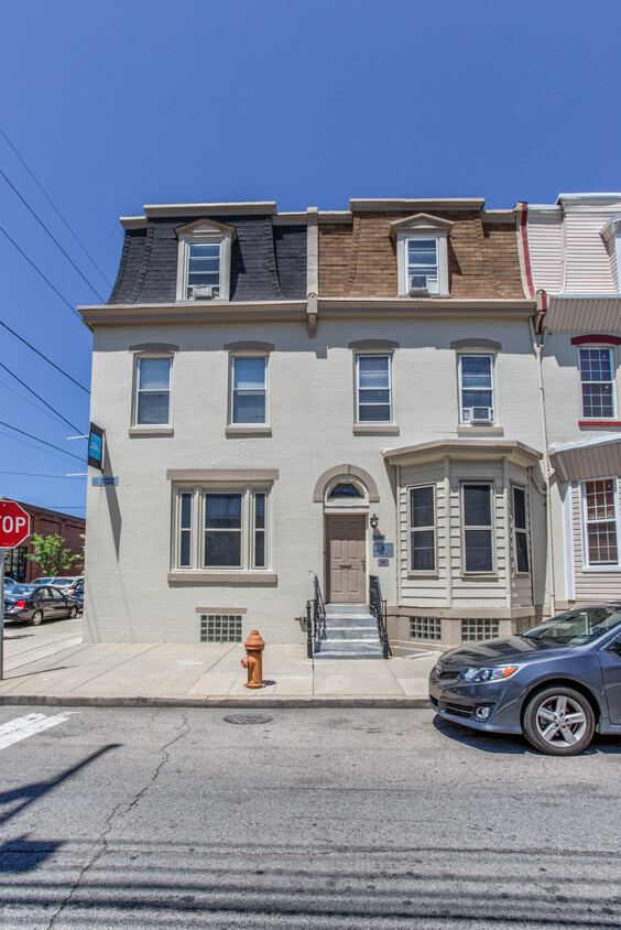 Building Photo - 4063 Sansom St