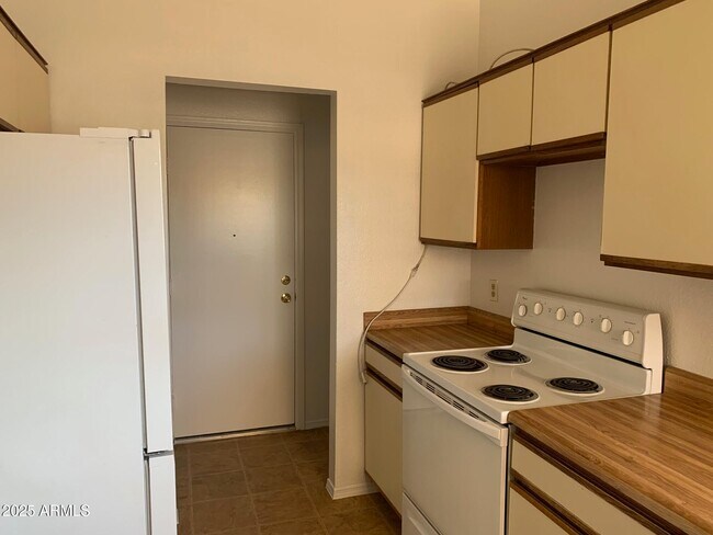Foto del edificio - 8135 W Krall St