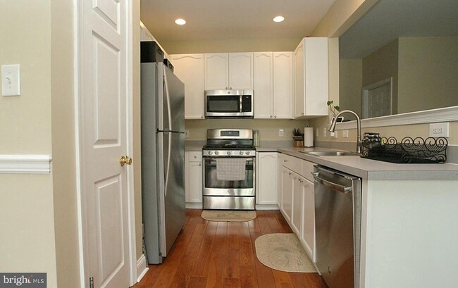 Building Photo - 9 Andover Ct