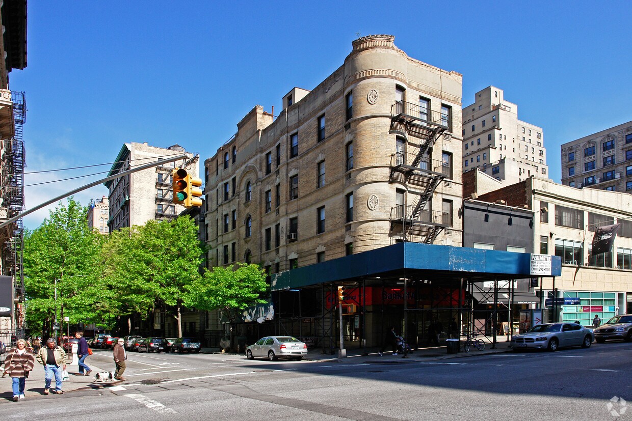 Primary Photo - 2461 Broadway