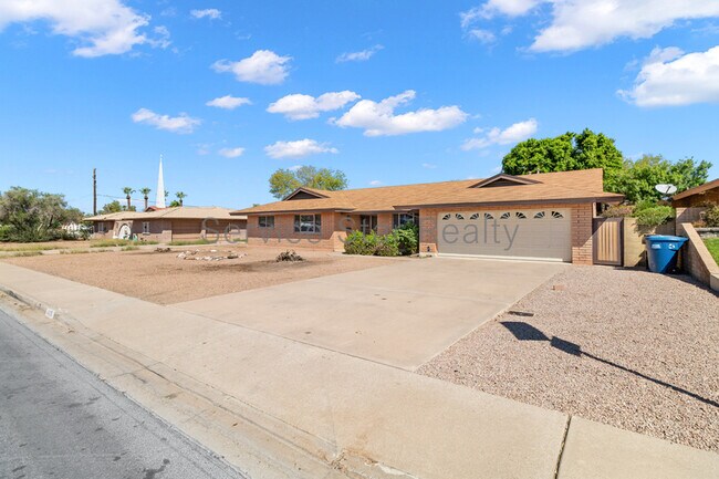 Foto del edificio - 4938 E Earll Dr