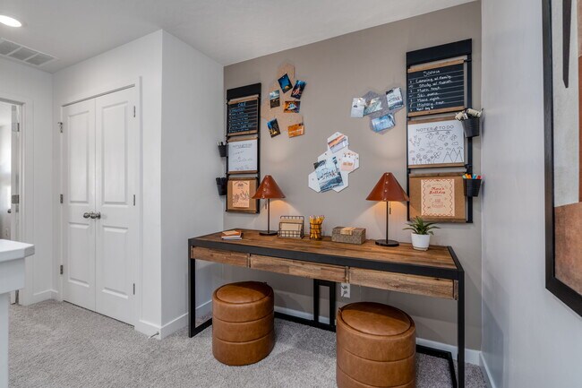 Foto del edificio - 1566 N Summer Spgs Cv