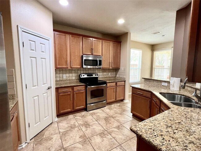 Foto del edificio - 24511 Springwood Glen Ln