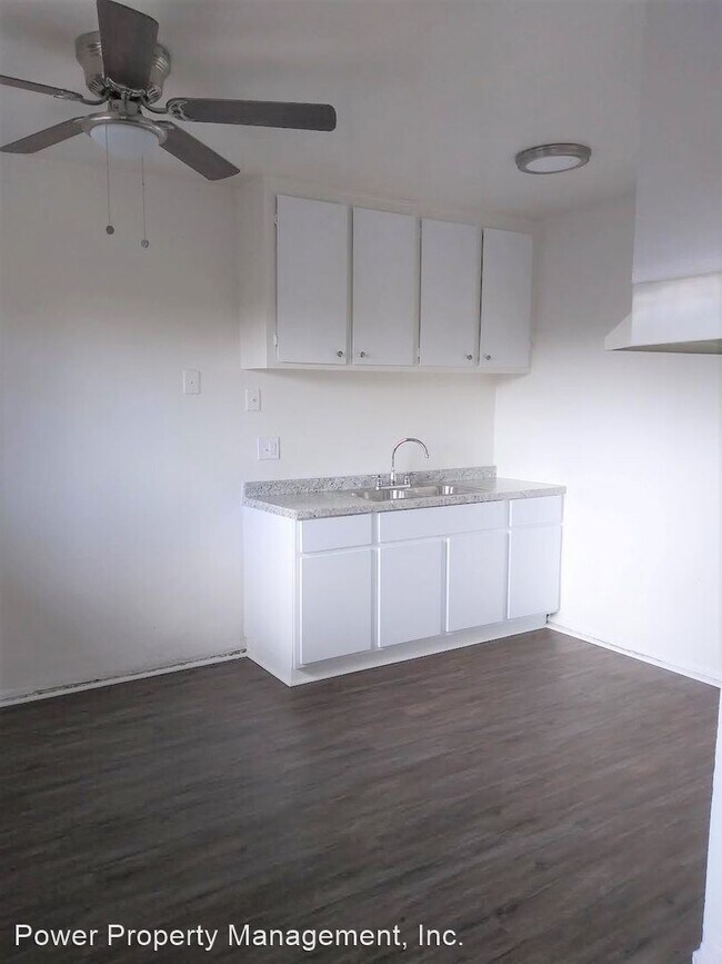 Building Photo - 634 W 92nd St