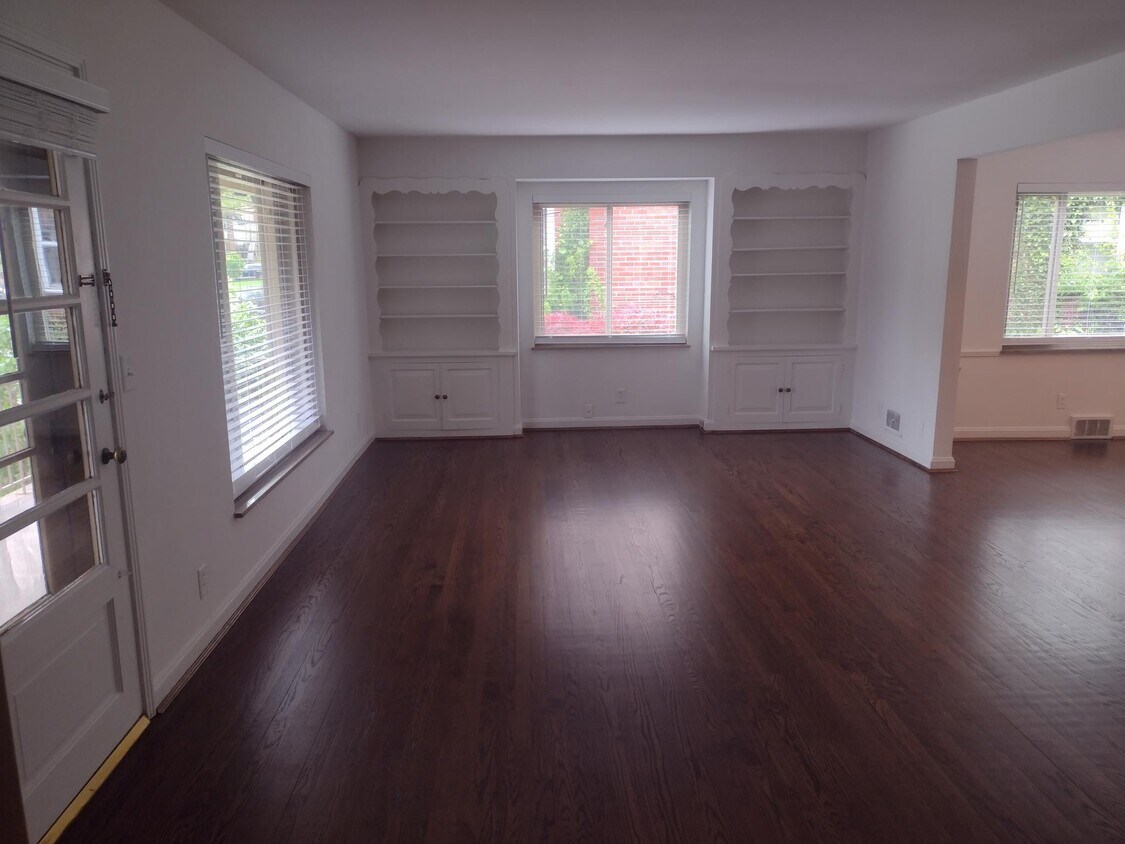 Living Room - 5702 Doerger Ln