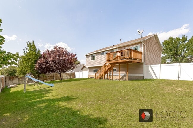 Building Photo - 835 W 2400 N St