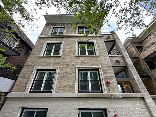 Foto del edificio - 4338 N Clarendon Ave