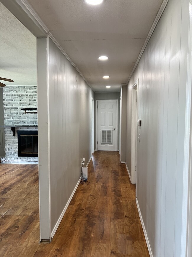 Building Photo - 2713 State Hwy 315