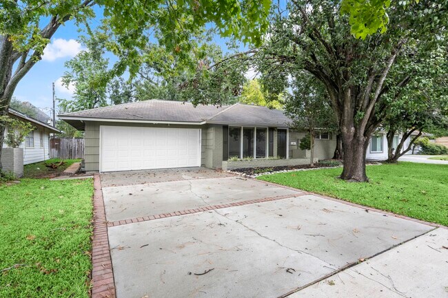 Foto del edificio - 5310 Windswept Ln