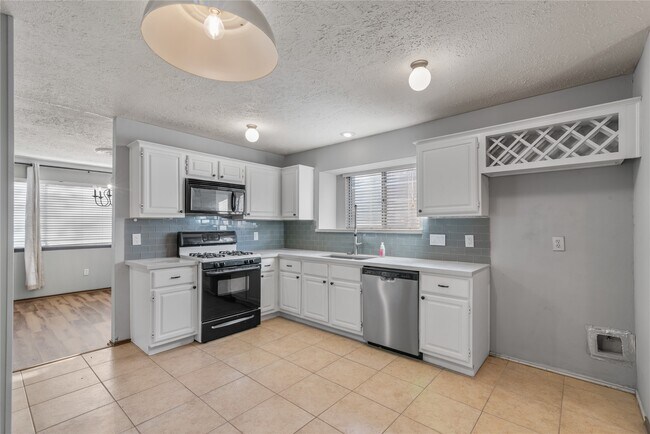 Foto del edificio - 934 Holly Hall Dr