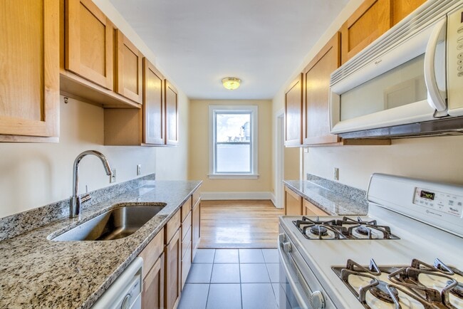 Interior Photo - 4616 Lindell Blvd. (Carleton Apt)