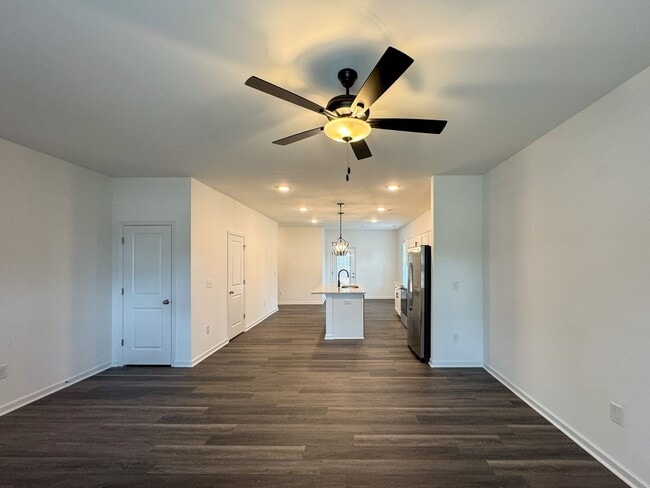 Building Photo - Beautiful 3 Bed 2 Bath Home in Raeford