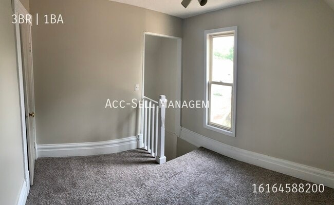 Building Photo - 157 Houseman Ave NE