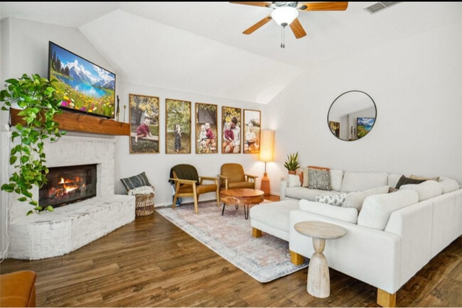 Building Photo - 5908 Creekway Dr
