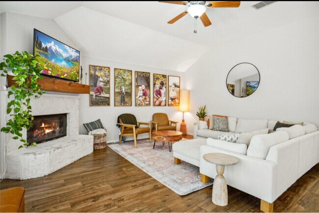 Foto del edificio - 5908 Creekway Dr