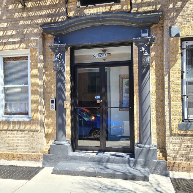 Foto del edificio - 6301 Broadway