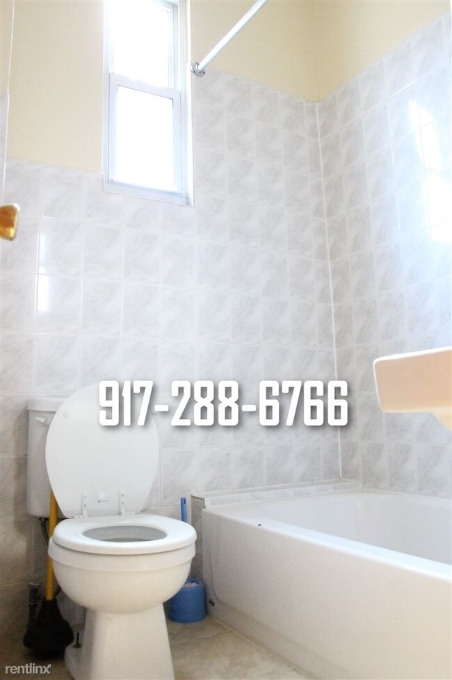 Building Photo - 208 Himrod St