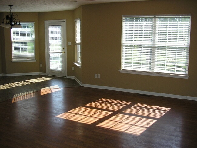 Building Photo - 403 Cedar Hollow Dr